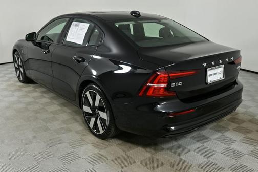 2025 Volvo S60 Plug-In Hybrid T8 Ultra