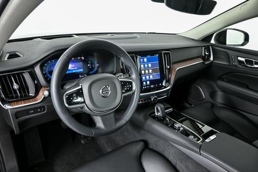 2025 Volvo S60 Plug-In Hybrid T8 Ultra