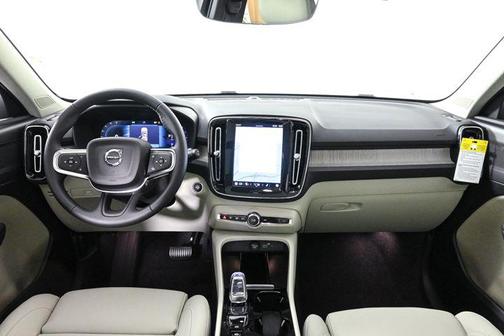 2025 Volvo XC40 B5 Plus Bright Theme