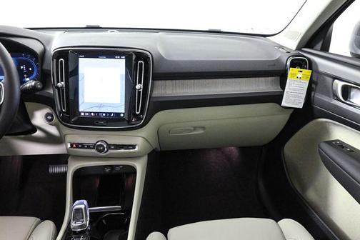 2025 Volvo XC40 B5 Plus Bright Theme
