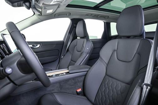 Crystal White Metallic 2026 Volvo XC60 B5 Core