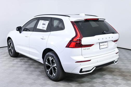 Crystal White Metallic 2026 Volvo XC60 B5 Core