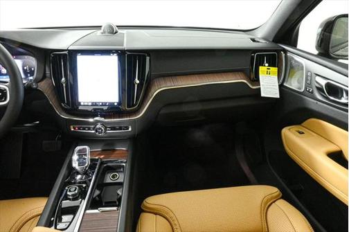 2025 Volvo XC60 B5 Ultra