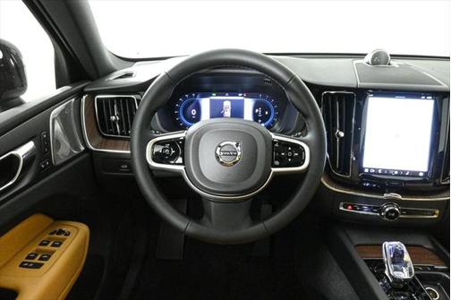 2025 Volvo XC60 B5 Ultra
