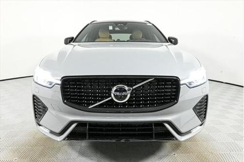 2025 Volvo XC60 B5 Ultra