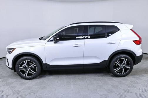 2026 Volvo XC40 B5 Core