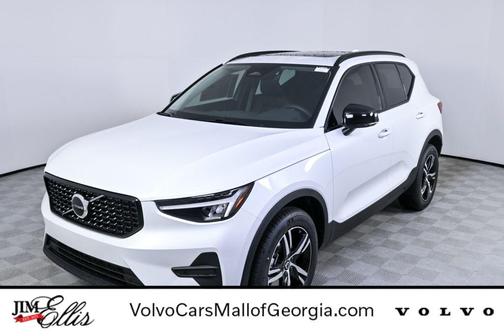 2026 Volvo XC40 B5 Core