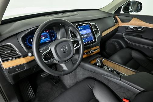 2024 Volvo XC90 B6 Plus Bright Theme 7-Seater