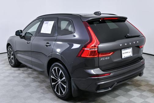 2023 Volvo XC60 B5 Plus Dark Theme