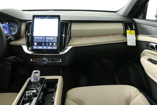 2025 Volvo XC90 B5 Core