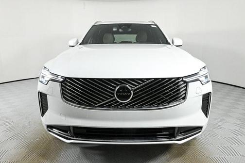 2025 Volvo XC90 B5 Core