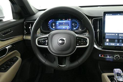 2025 Volvo XC90 B5 Core