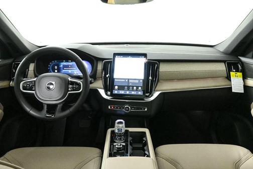 2025 Volvo XC90 B5 Core