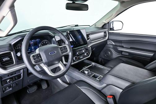 Iconic Silver Metallic 2024 Ford Expedition XLT