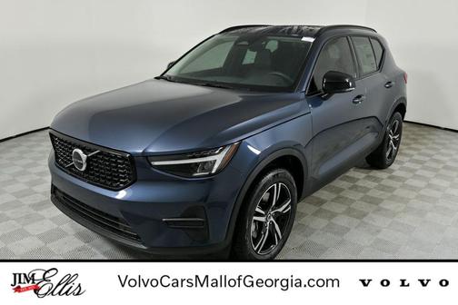 2026 Volvo XC40 B5 Core