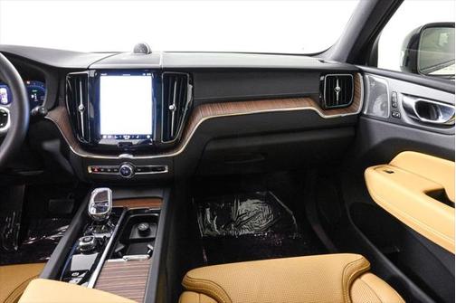 2025 Volvo XC60 Plug-In Hybrid T8 Ultra