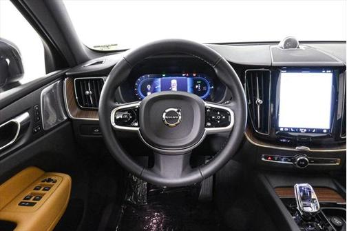 2025 Volvo XC60 Plug-In Hybrid T8 Ultra