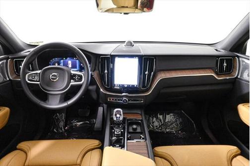 2025 Volvo XC60 Plug-In Hybrid T8 Ultra