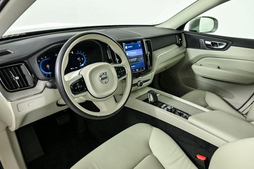 2023 Volvo XC60 B5 Plus Bright Theme