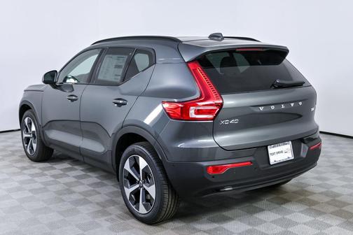 Forest Lake 2026 Volvo XC40 Plus, B5 AWD Gas (mild hybrid), Dark