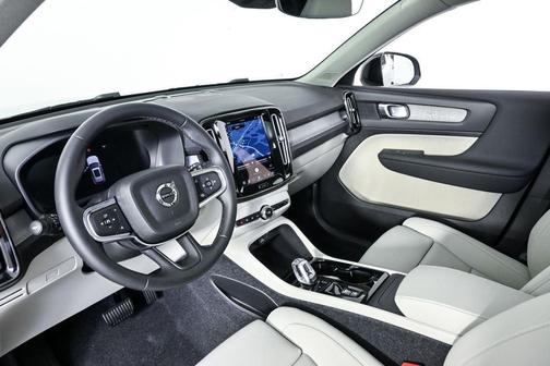 Forest Lake 2026 Volvo XC40 Plus, B5 AWD Gas (mild hybrid), Dark