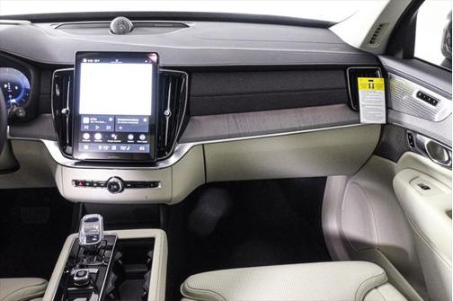 2025 Volvo XC90 B6 Ultra