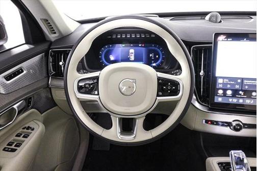 2025 Volvo XC90 B6 Ultra