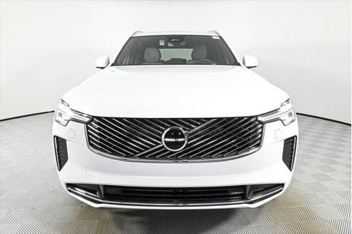 2025 Volvo XC90 B6 Core