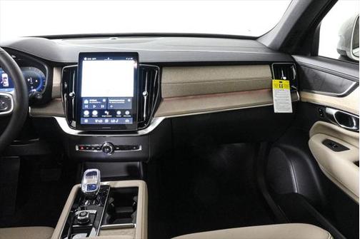 2025 Volvo XC90 B6 Core