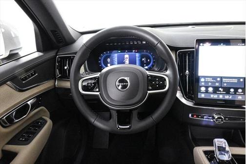 2025 Volvo XC90 B6 Core