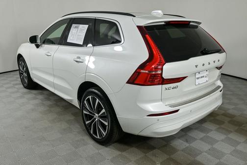 2022 Volvo XC60 B5 Momentum