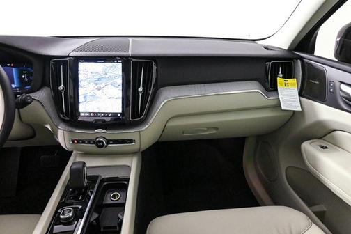 2025 Volvo XC60 Plug-In Hybrid Plus