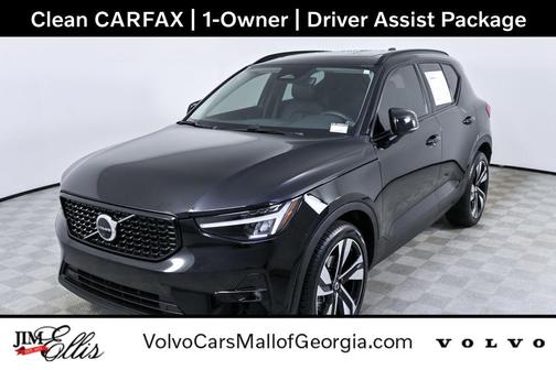 2023 Volvo XC40 B5 Plus Dark Theme