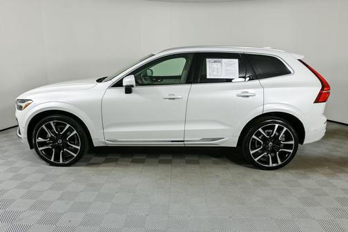 2023 Volvo XC60 B5 Ultimate Bright Theme