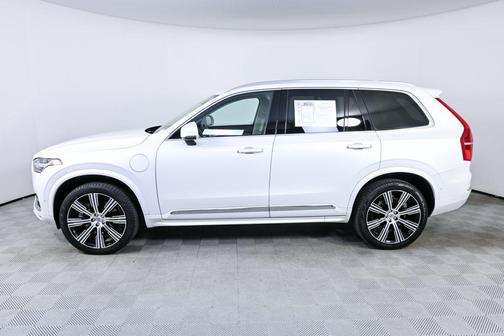 Crystal White Metallic 2022 Volvo XC90 Recharge Plug-In Hybrid T8 Inscription 6 Passenger
