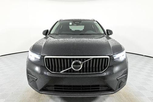 2025 Volvo XC40 Core Bright Theme