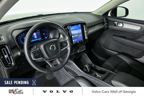 2025 Volvo XC40 B5 Core Bright Theme