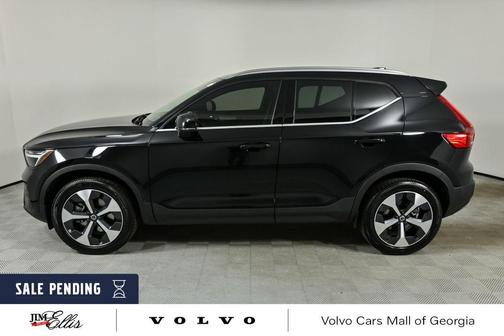 2025 Volvo XC40 B5 Core Bright Theme