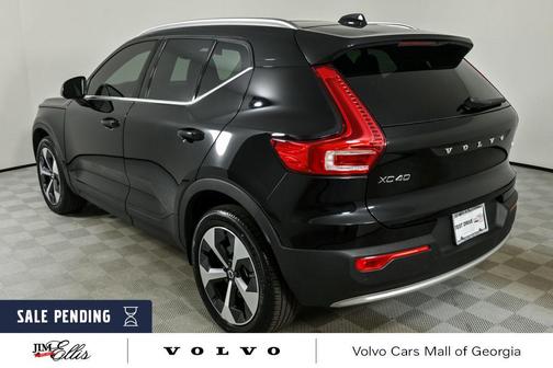 2025 Volvo XC40 B5 Core Bright Theme