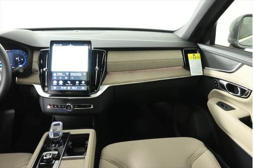 2025 Volvo XC90 B5 Core