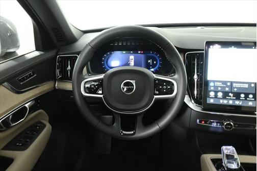 2025 Volvo XC90 B5 Core