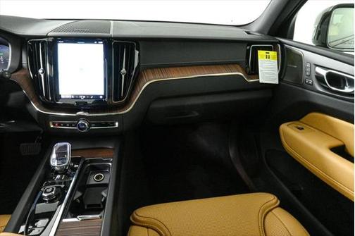 2025 Volvo XC60 Plug-In Hybrid T8 Ultra