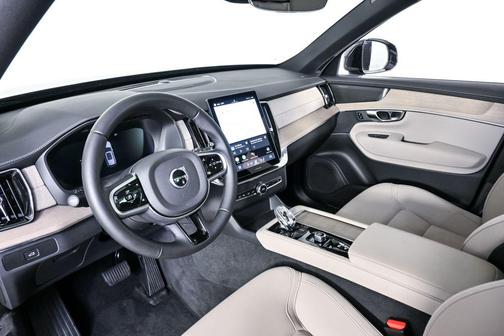 2025 Volvo XC90 B6 Plus 7-Seater