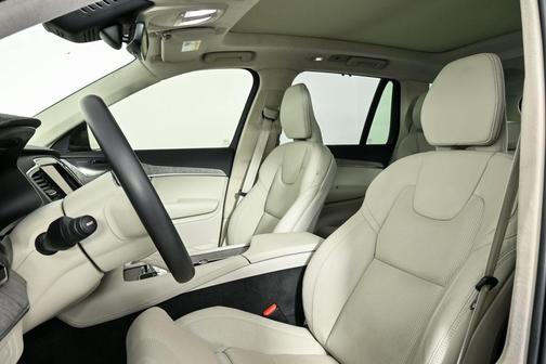 2024 Volvo XC90 Recharge Plug-In Hybrid T8 Ultimate Bright Theme 7-Seater