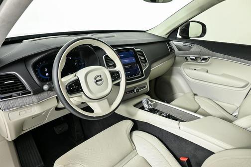 2024 Volvo XC90 Recharge Plug-In Hybrid T8 Ultimate Bright Theme 7-Seater