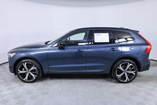 2024 Volvo XC60 B5 Ultimate Dark Theme