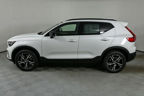 2026 Volvo XC40 B5 Core