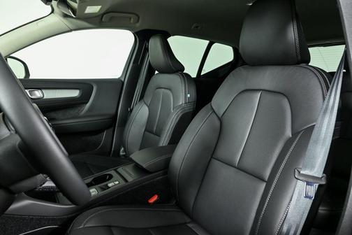2026 Volvo XC40 B5 Core