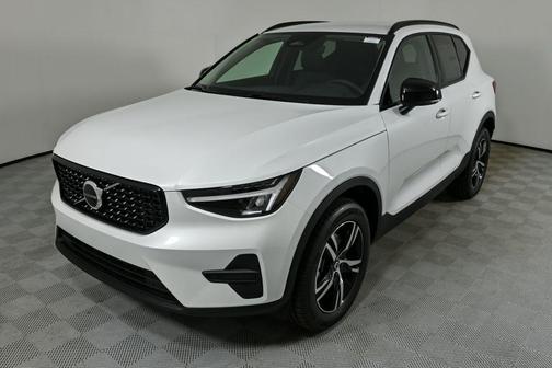 2026 Volvo XC40 B5 Core