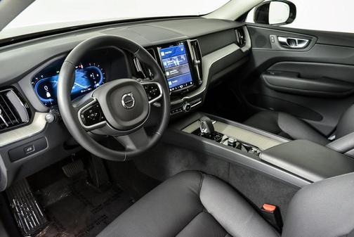 2025 Volvo XC60 B5 Plus
